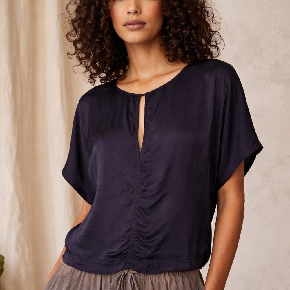 Raquel Allegra keyhole neck Ruched blouse Gray Rayon Size 0